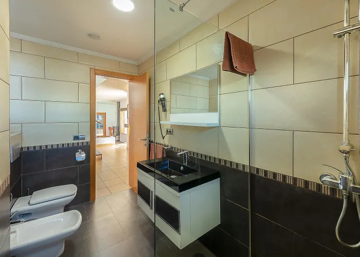 Camelot Homes By Livvo *