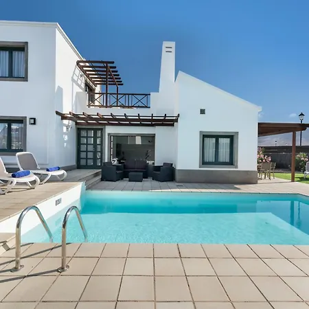 Villa Camelot Homes By Livvo *