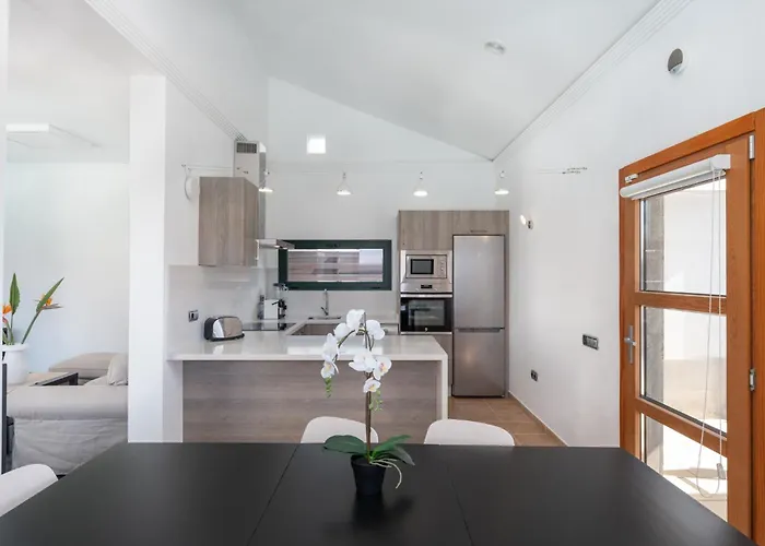 Camelot Homes By Livvo Villa Playa Blanca (Lanzarote)