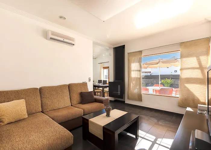 Camelot Homes By Livvo Villa Playa Blanca (Lanzarote)