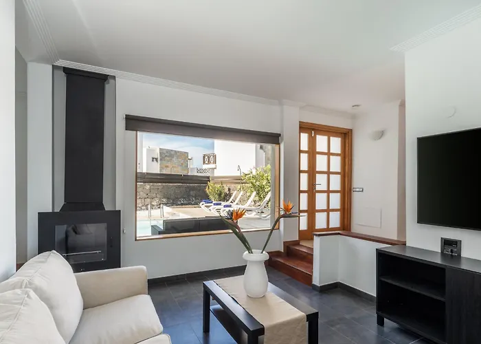 Camelot Homes By Livvo Villa