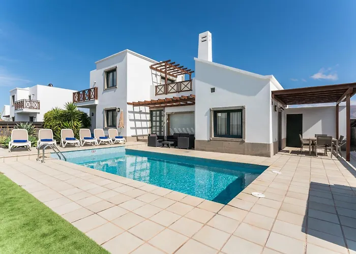 빌라 Camelot Homes By Livvo *